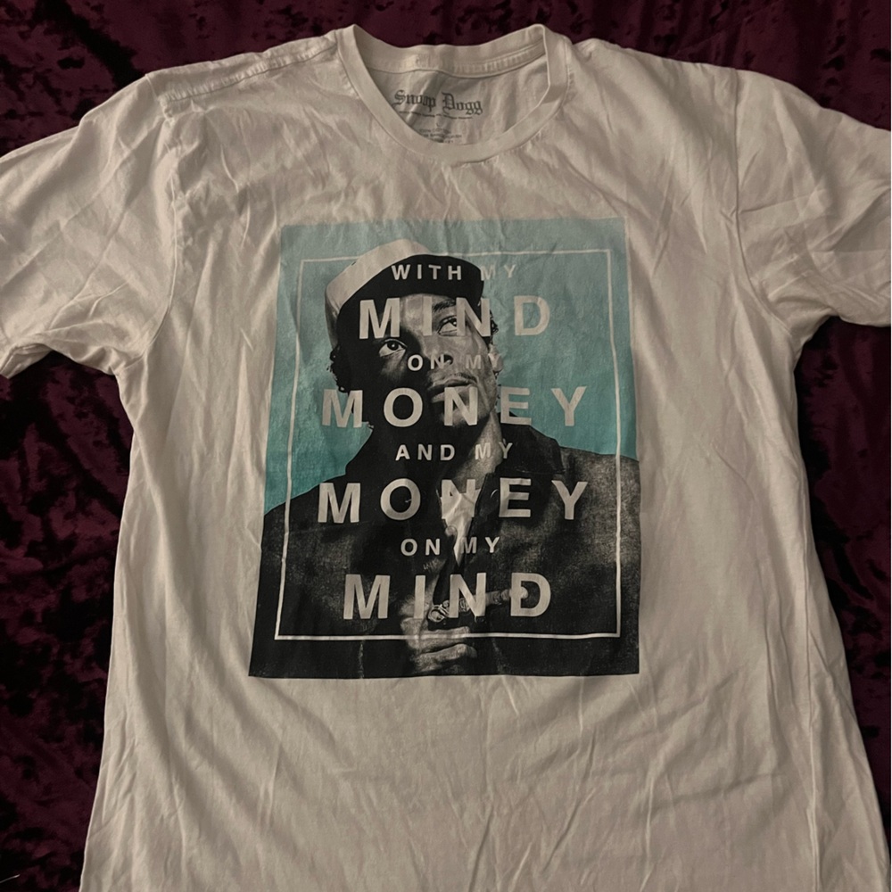 White Short-Sleeve “Snoop Dog” Graphic Tee with Blue & Black Print